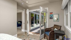 4 habitaciones, tabla de planchar con plancha, wifi y ropa de cama 