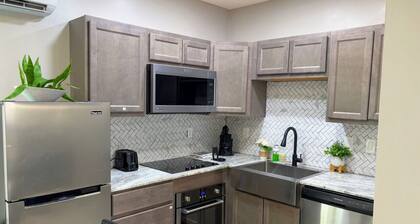 Nice and cozy house with king bed fenced yard