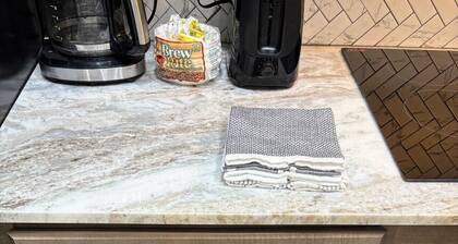 Nice and cozy house with king bed fenced yard