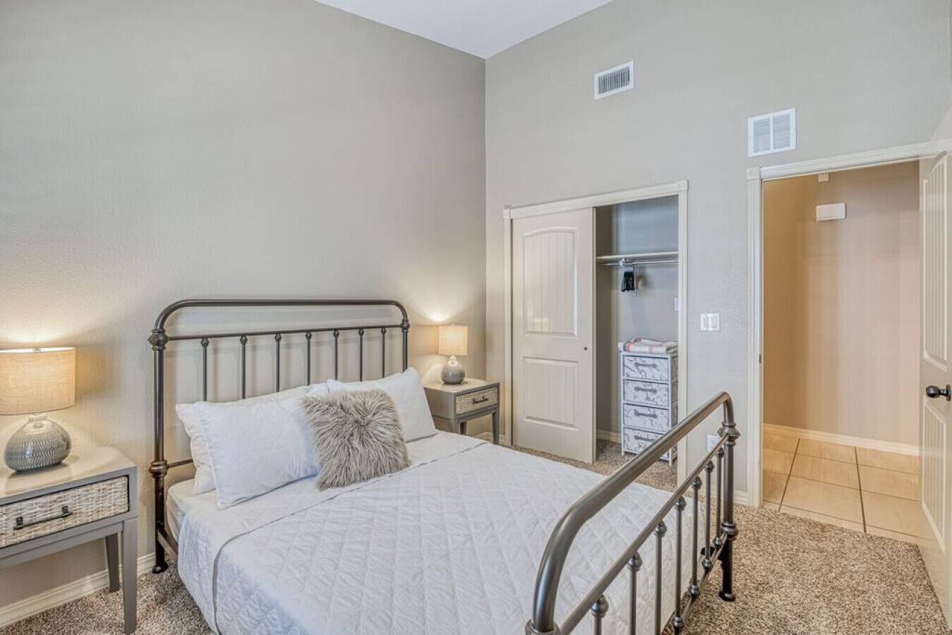 4 bedrooms, desk, iron/ironing board, travel crib