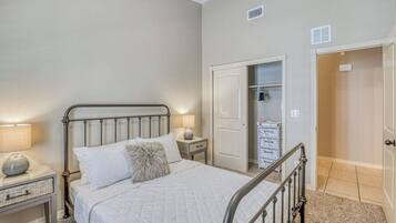4 bedrooms, desk, iron/ironing board, travel crib