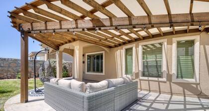 Casa De Arbol: Outdoor Oasis w/Fruit Trees & Family Gameroom