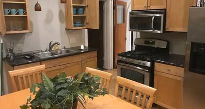 Cozy 4 Bedroom on Popular Historic Brady St