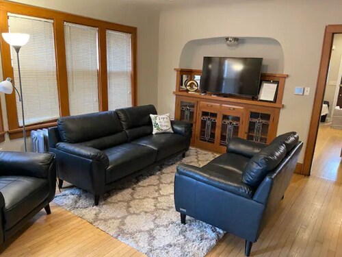 Cozy 4 Bedroom on Popular Historic Brady St