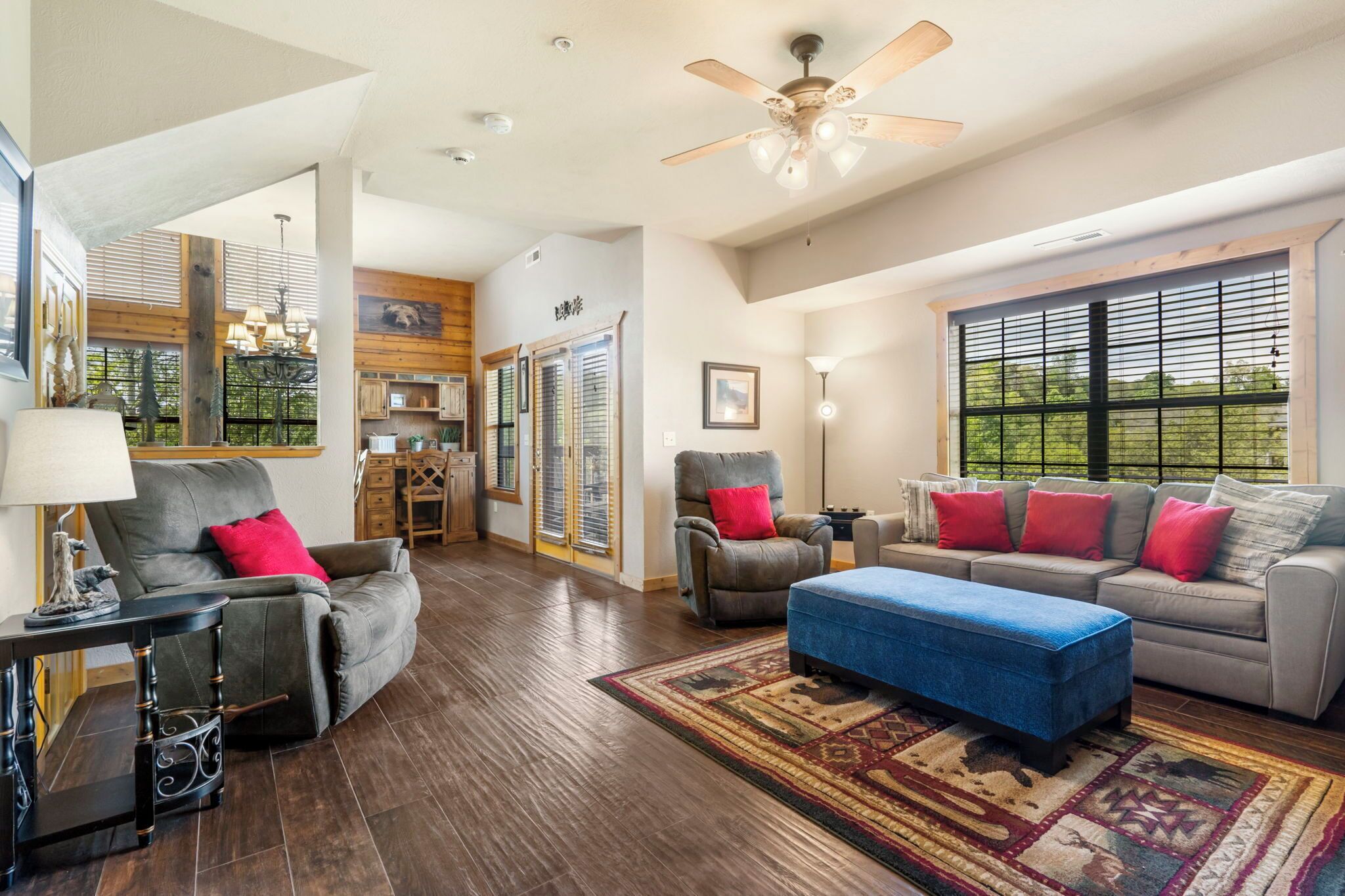 Smart TV, chimenea y reproductor de DVD 