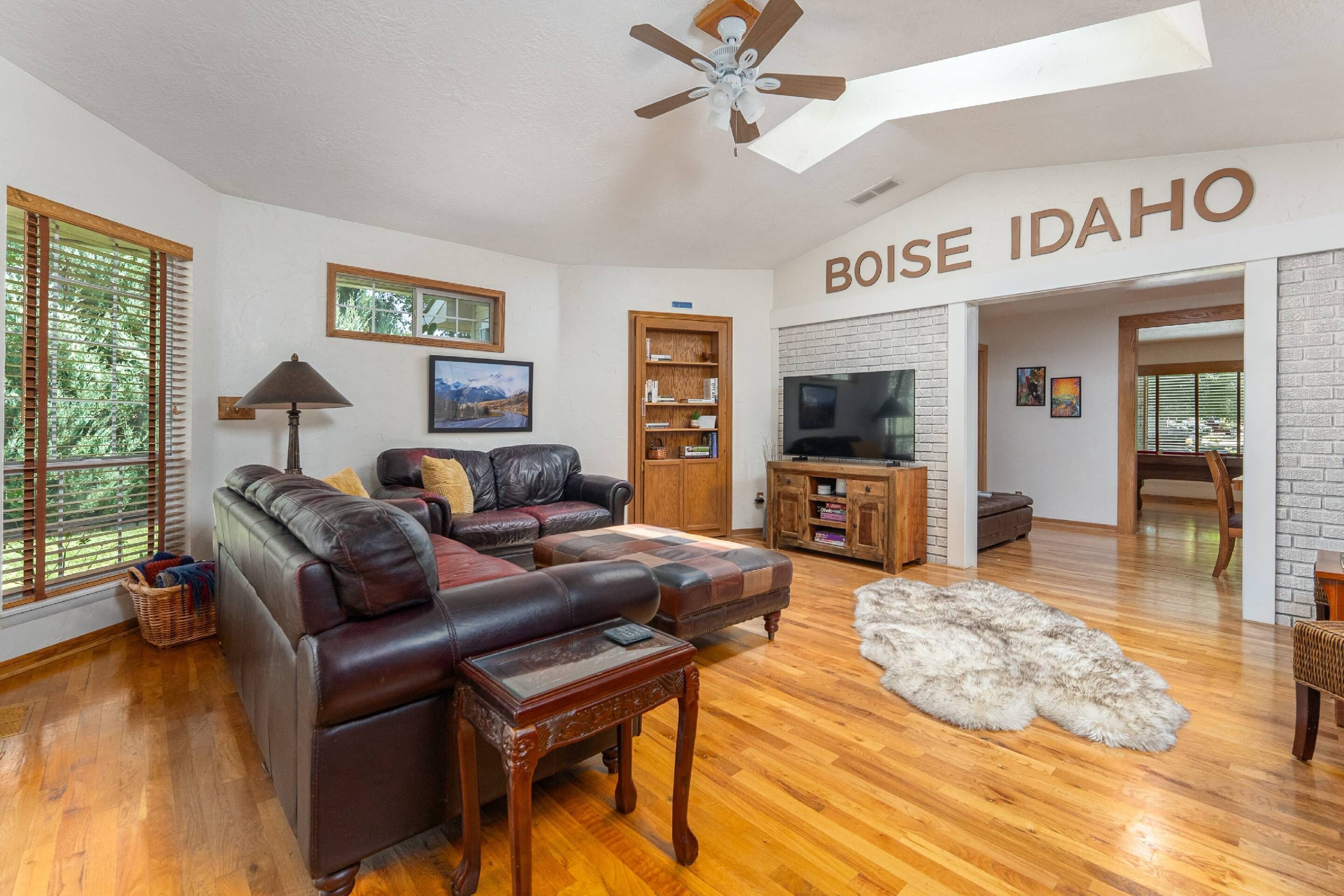 Smart TV, fireplace, stereo, printers