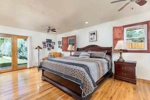 4 habitaciones, tabla de planchar con plancha, wifi y ropa de cama 