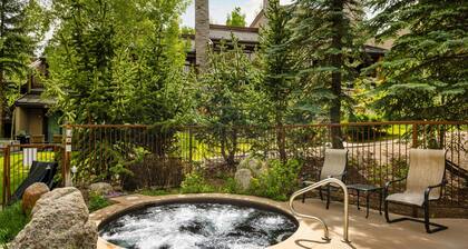 Spacious Snowmass Multi-Level With Incredible Views. Balconies, Hot Tub, Pool, Gas FP, Near Shuttle