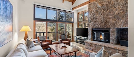 Télévision, cheminée