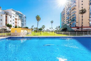Pool - Sunny Seaside Studio with Balcony, A/C & Sea View (Benalmádena Costa)