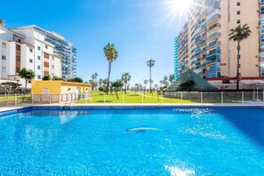 Pool - Sunny Seaside Studio with Balcony, A/C & Sea View (Benalmádena Costa)