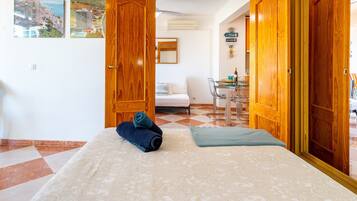 1 chambre, fer et planche Ă repasser, Wi-Fi gratuit, draps fournis