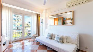 Een dvd-speler en een stereo