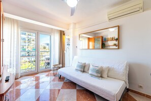 Een dvd-speler en een stereo