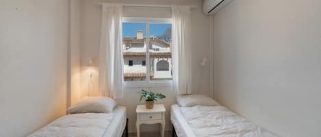 4 chambres, fer et planche Ă repasser, accĂšs au Wi-Fi (inclus)