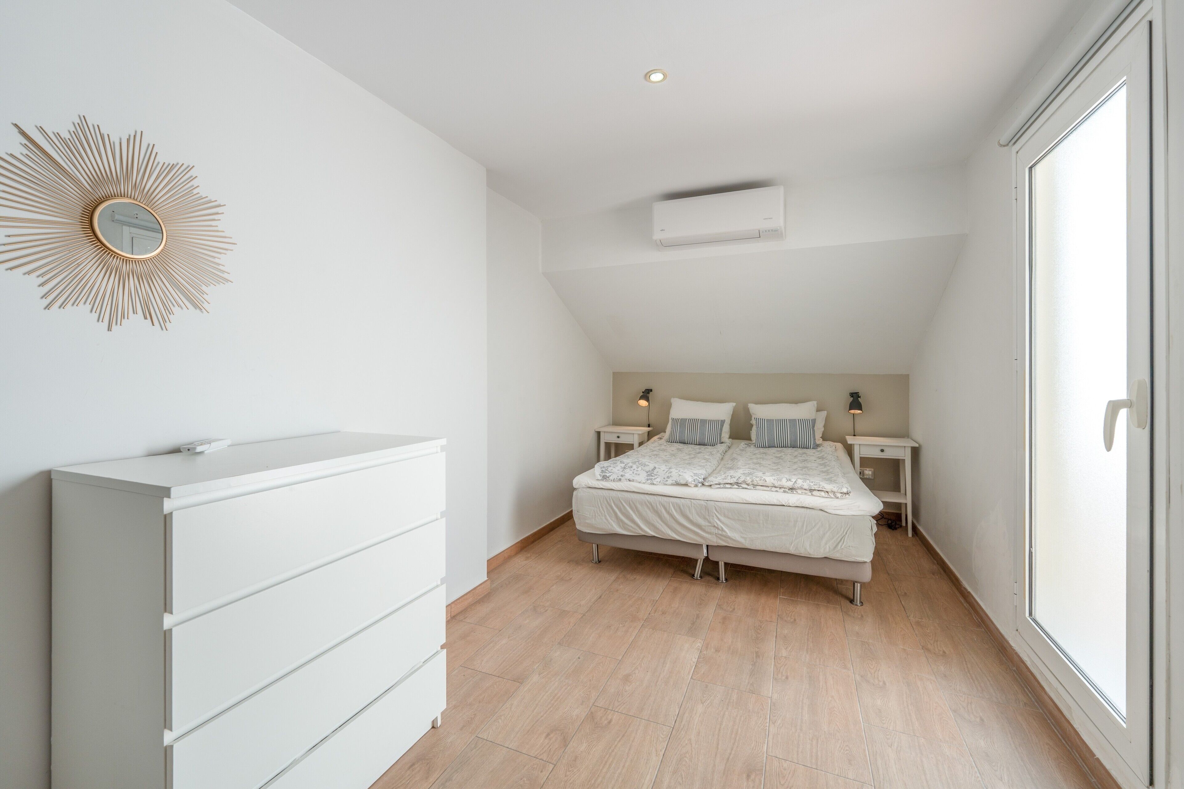 4 chambres, fer et planche à repasser, Wi-Fi gratuit, draps fournis