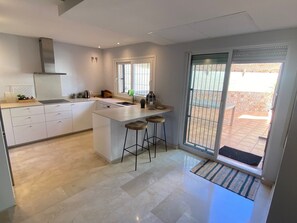 Fridge, microwave, oven, stovetop - "Beautiful Townhouse Beachfront" with Sea View, Shared Pool, A/C, Wi-Fi (Marbella)