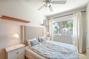 4 bedrooms, iron/ironing board, free WiFi, bed sheets - "Beautiful Townhouse Beachfront" with Sea View, Shared Pool, A/C, Wi-Fi (Marbella)