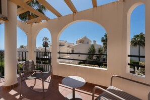 Property grounds - "Beautiful Townhouse Beachfront" with Sea View, Shared Pool, A/C, Wi-Fi (Marbella)
