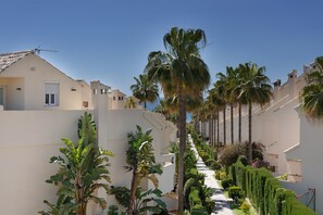 Property grounds - "Beautiful Townhouse Beachfront" with Sea View, Shared Pool, A/C, Wi-Fi (Marbella)
