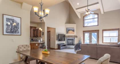 WB A11- Spacious and Stunning Mountain Getaway
