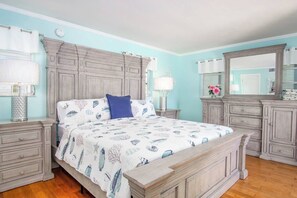 4 bedrooms, iron/ironing board, free WiFi, bed sheets