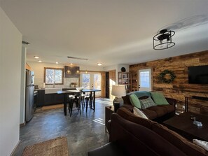 Smart TV, fireplace, books - Arroyo Seco House 13 (Arroyo Seco)