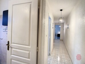 Interior - Spacious 2BR Apartment in Lamalou-les-Bains, Near Thermal Baths, Pet-Friendly, Free Parking (Lamalou-les-Bains)
