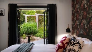 1 dormitorio, tabla de planchar con plancha, wifi y ropa de cama