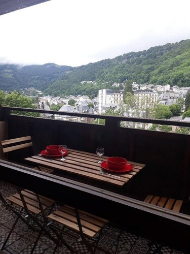 Apt. 5 pers, 200m from the center, very nice view, for ski, cures or green vacations