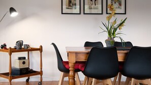 Dining - The Apple Tree is a gem (Springs)