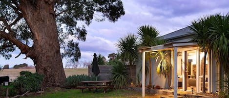 تناول الطعام بالخارج