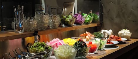 Daily cooked-to-order breakfast (JPY 1500 per person)