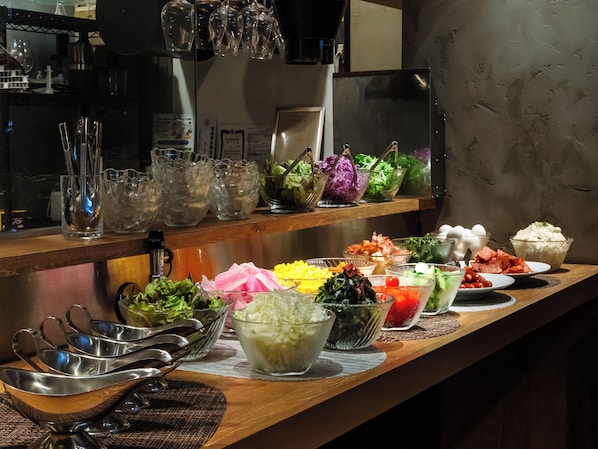 Daily cooked-to-order breakfast (JPY 1500 per person)