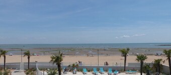 Luxury apartment with pool, pets allowed, air conditioning and parking in La Tranche-sur-Mer