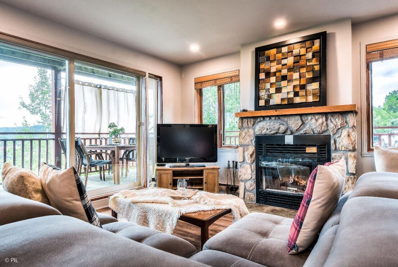 Télévision, cheminée