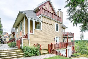 Exterior - Hauts-Bois Ski In/Out 2brs w/Pool Access (193-1) (Mont-Tremblant)