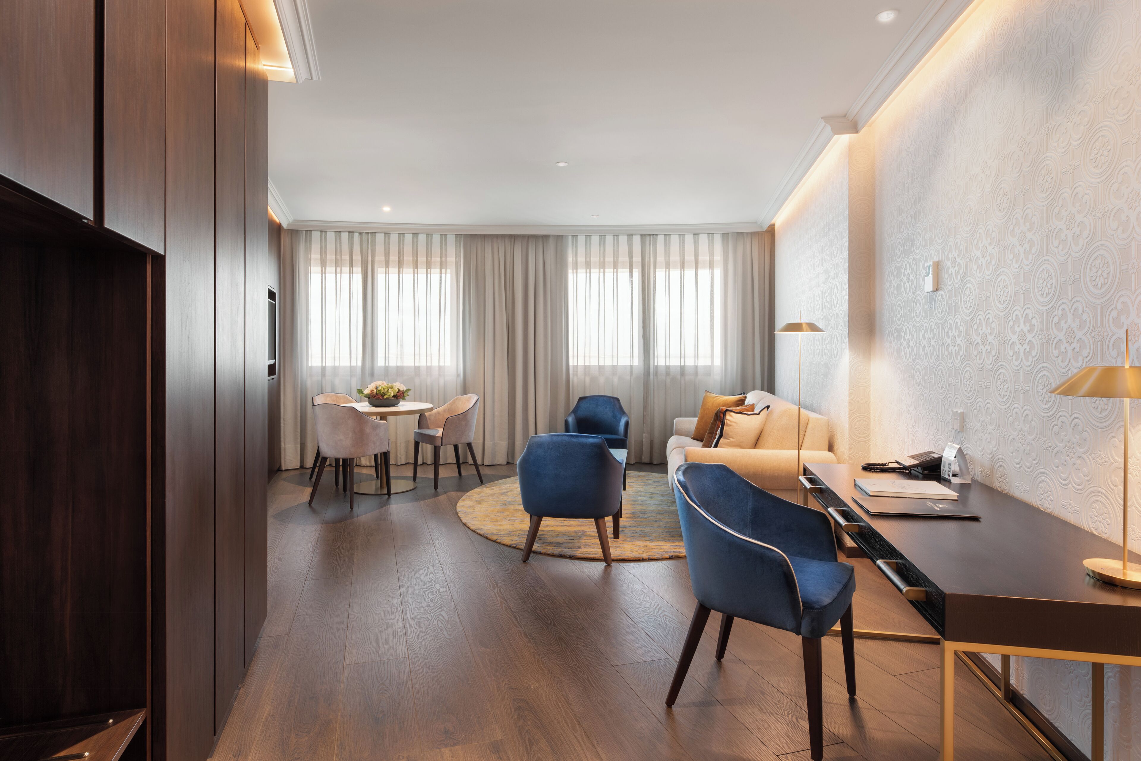 1 bedroom, hypo-allergenic bedding, minibar, desk