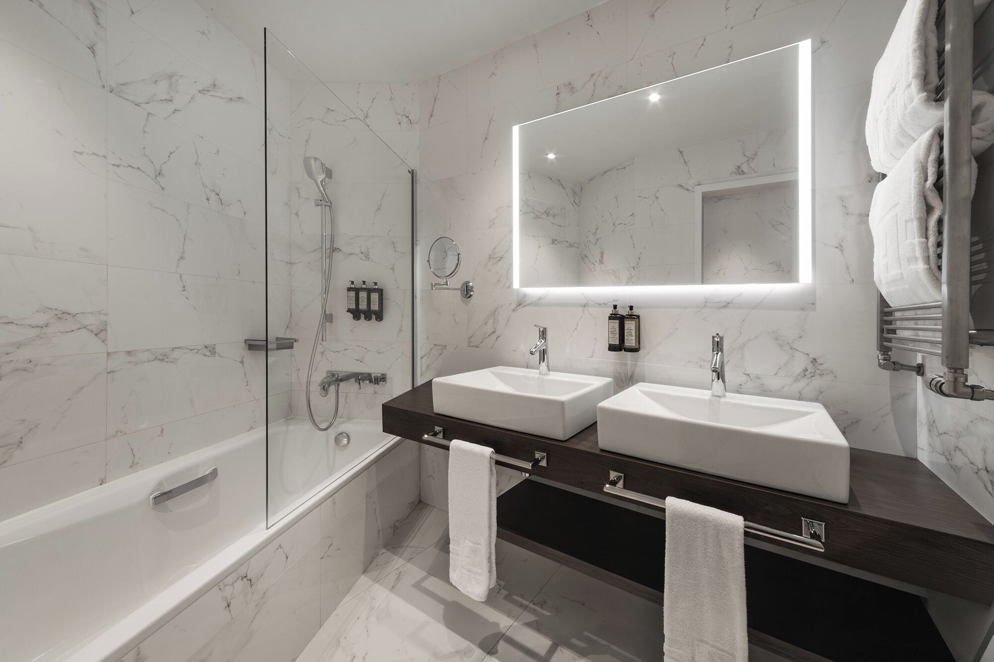 1 bedroom, hypo-allergenic bedding, minibar, desk