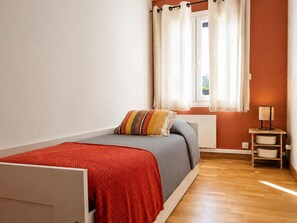 5 habitaciones, tabla de planchar con plancha, cuna de viaje y wifi