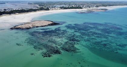 Elegant and cosy 3 star house, walking distance from the Teven beach