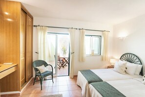 2 bedrooms, iron/ironing board, travel cot, free WiFi