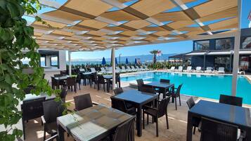 2 bar/dinlenme salonu