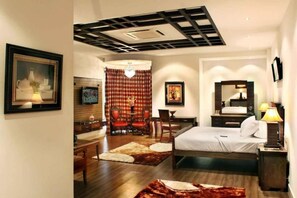 Deluxe Double or Twin Room | Blackout drapes, free WiFi, bed sheets - Marian Hotel (Gujranwala)