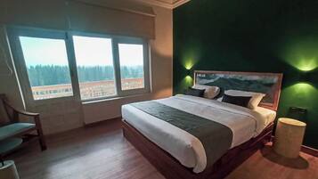 Cortinas blackout, wifi gratis y ropa de cama