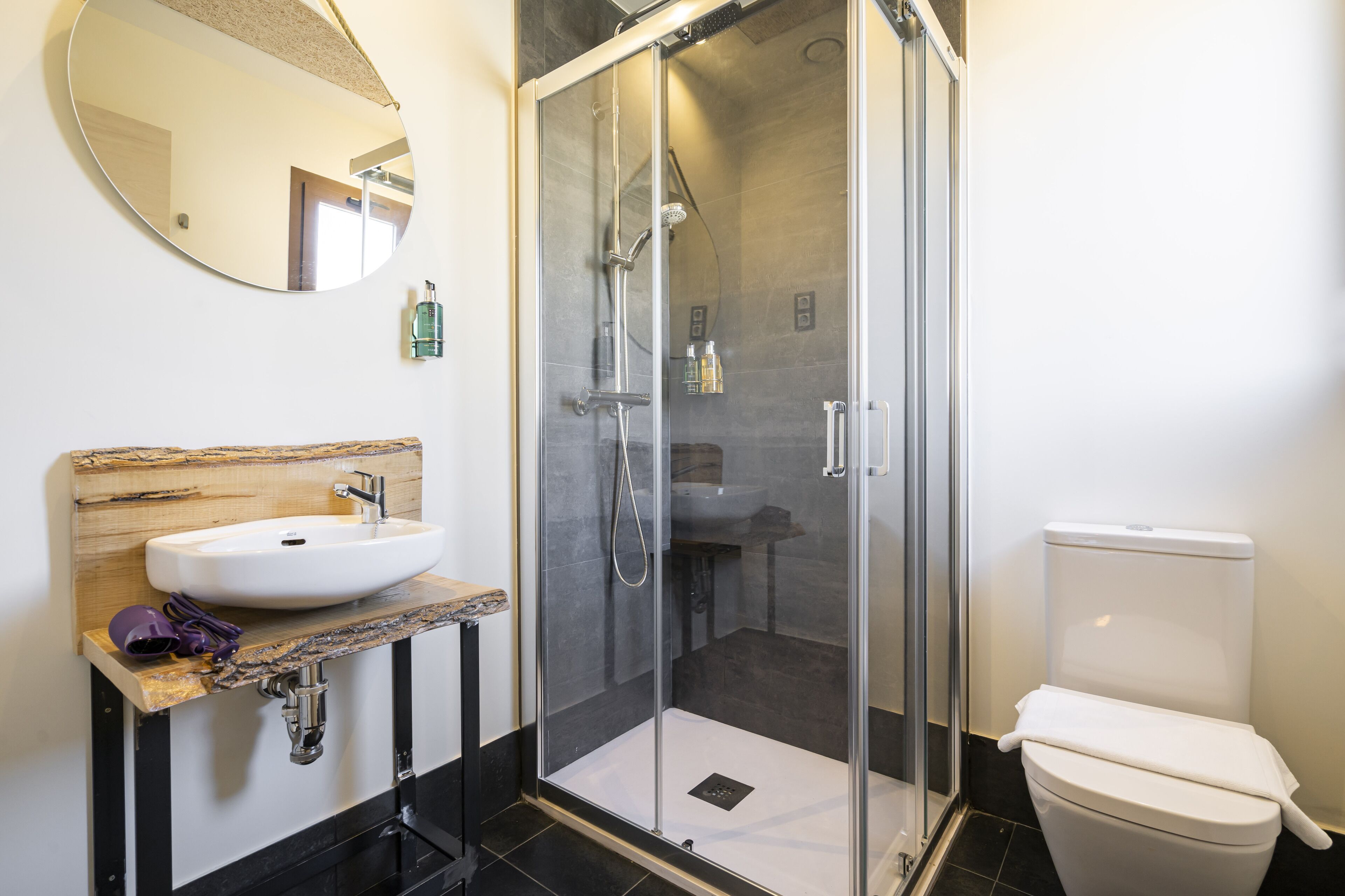 deluxe room, terrace | bathroom | shower, hair dryer, towels, soap