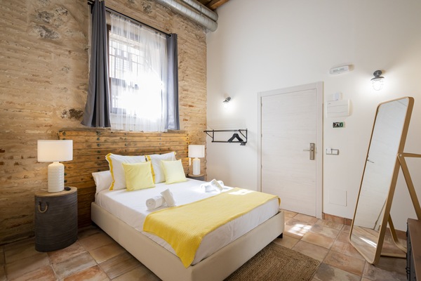 Eenvoudige kamer, 1 queensize bed, toegankelijk voor rolstoelgebruikers, airconditioning | Verduisterende gordijnen, beddengoed