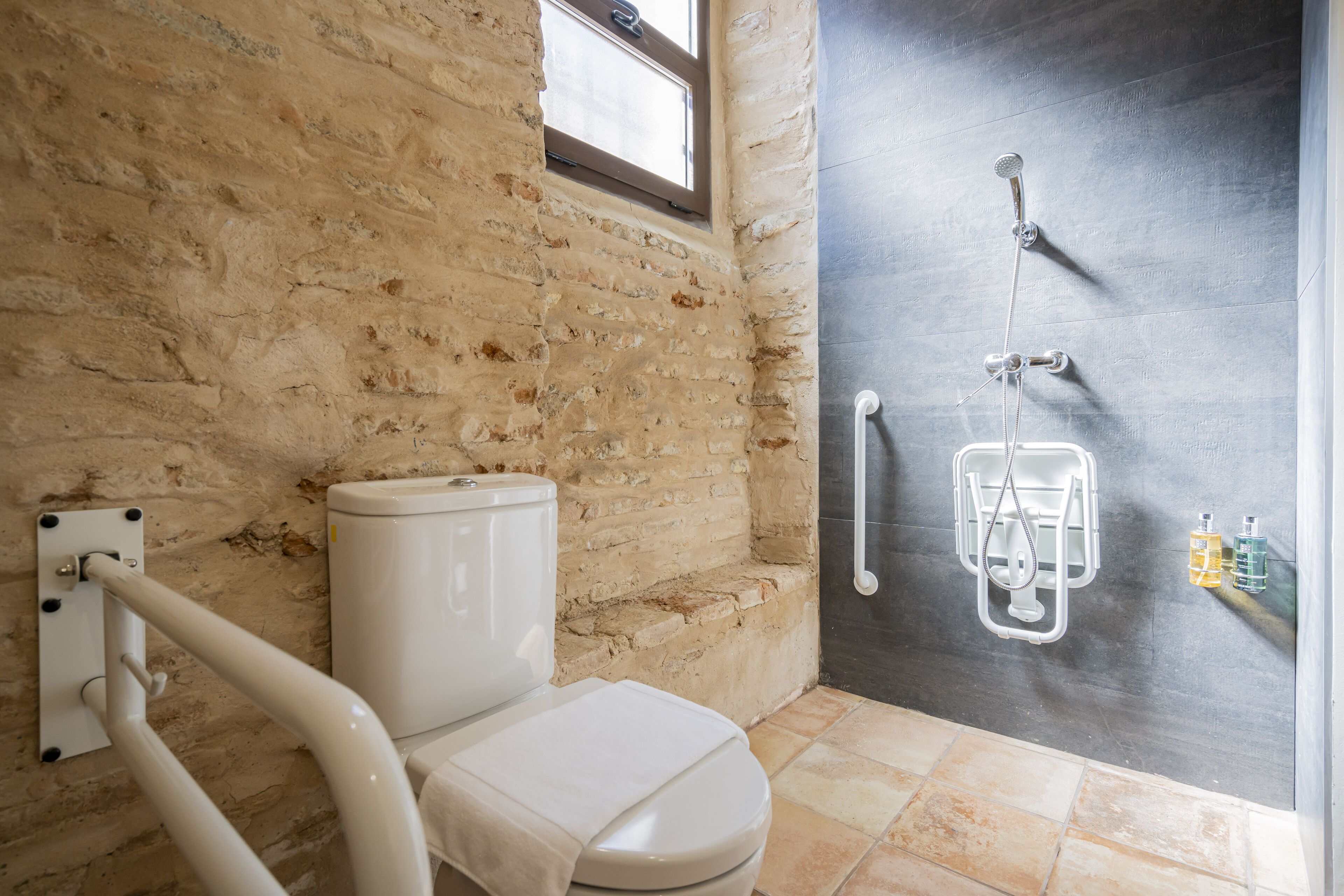 basic room, 1 queen bed, mobility accessible, air conditioning | bathroom | shower, hair dryer, towels, soap