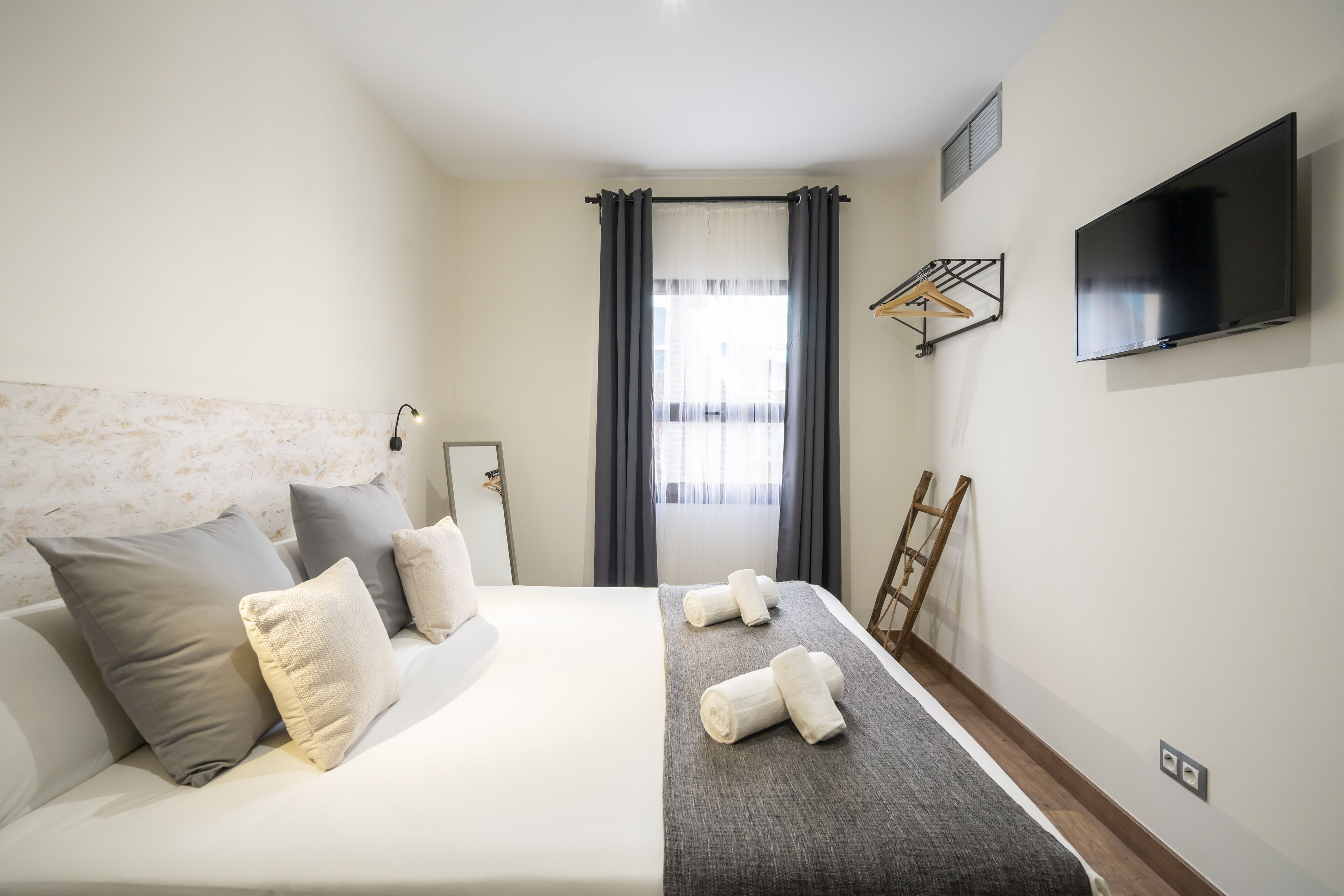 Superior Room | Blackout drapes, bed sheets