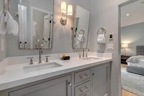 Combined shower/tub, hair dryer, shampoo